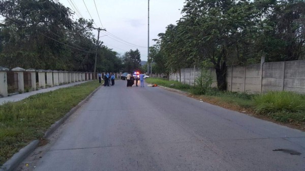 Lanzan dos cadáveres desde un pick up en San Pedro Sula