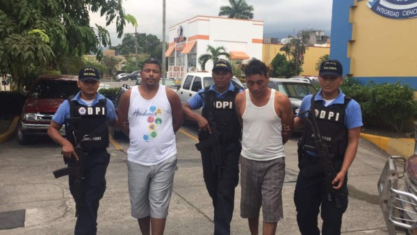 Capturan a dos por ser sospechosos de parricidio y homicidio en Puerto Cortés