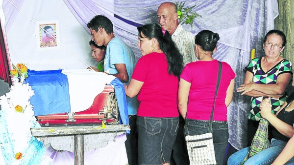 Una multitud dio el último adiós a niño asesinado en Ilama