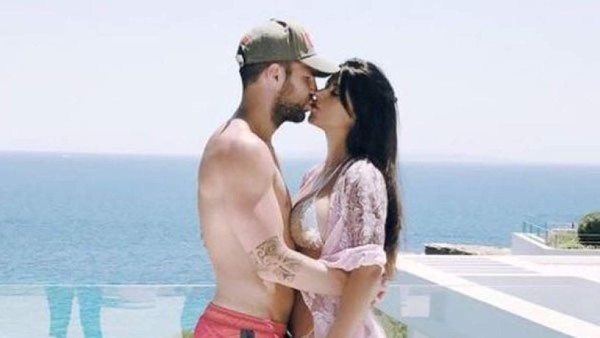 Foto de Fábregas con su sexy chica causa revuelo a nivel mundial