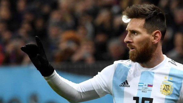 Messi abandona concentración de Argentina y vuelve a Barcelona
