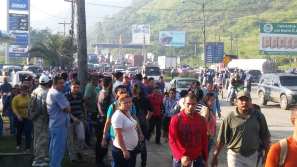 Vuelve el caos al bulevar del sur por protesta de conductores de buses