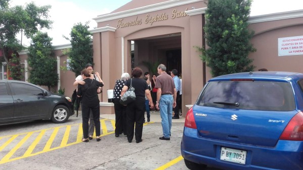 Compañeros reconocen don de servicio del doctor fallecido en accidente