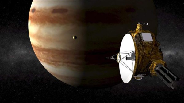 Plutón tiene zonas de hielo de agua y el cielo azul