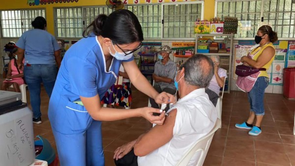 Inmunizarán con 396,600 dosis a hondureños en 15 días