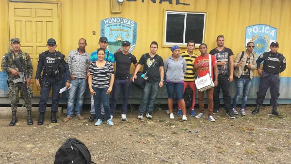 Retienen a 46 cubanos que iban ilegales rumbo a Guatemala