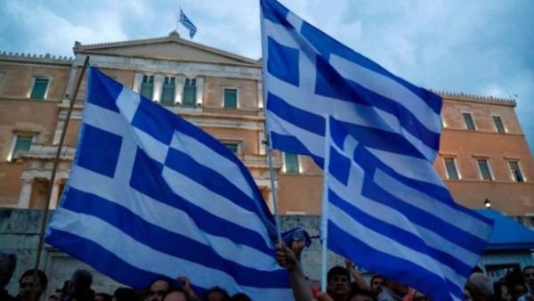 Acuerdo de rescate provoca batalla política en Grecia