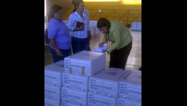 Ministerio Público investiga urna que llegó dañada a La Ceiba