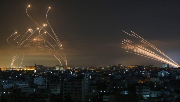 Por tierra y aire sigue bombardeando el ejército de Israel
