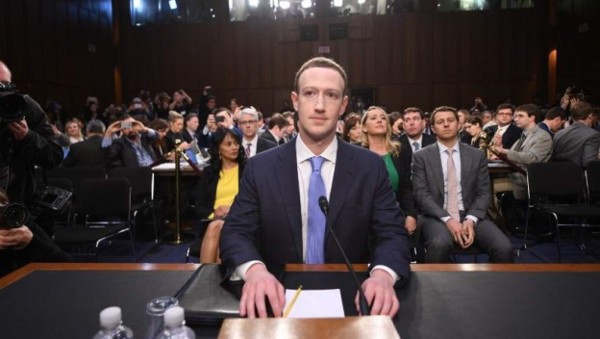 Zuckerberg defiende a quienes niegan el Holocausto