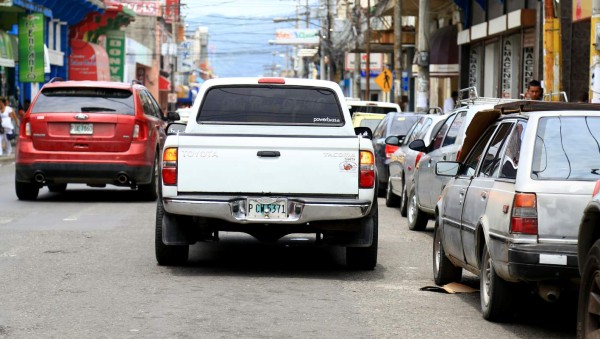 Entre L250 y 5,000, multa por estacionarse mal en calles de San Pedro Sula