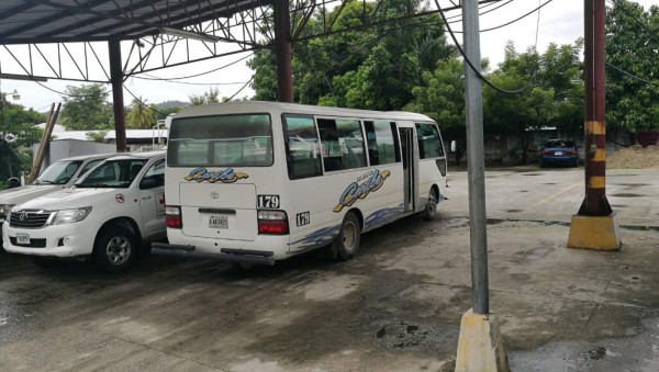 Hombres armados se suben a bus y matan a pasajero