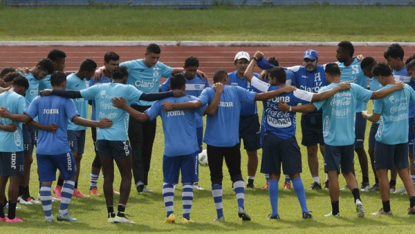 Brazil's forward Neymar gestures during a training session at Yug Sport Stadium, in Sochi, on July 4, 2018, during the Russia 2018 World Cup football tournament. / AFP PHOTO / NELSON ALMEIDA