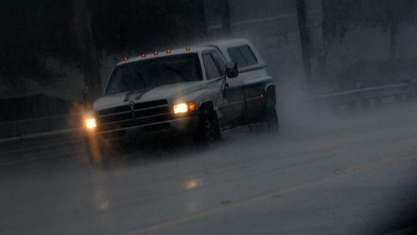 Matthew sigue su camino por Florida tras estela de muerte en el Caribe