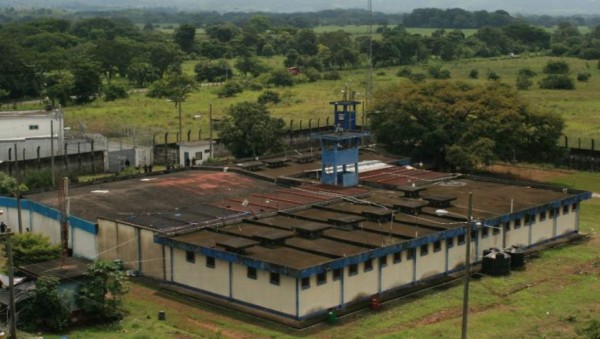 Pandilleros presos toman como rehenes a 18 guardias en cárcel de Guatemala