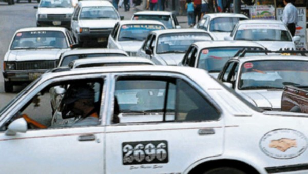 Números de taxi, negocio millonario en pocas manos