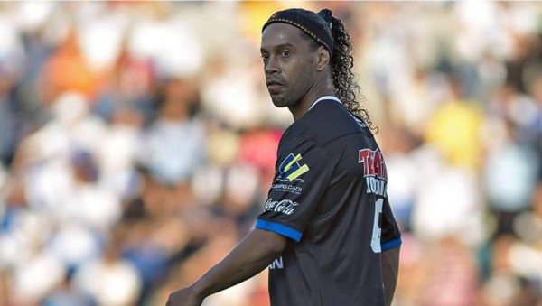 Video: El enfado de Ronaldinho tras ser sustituido