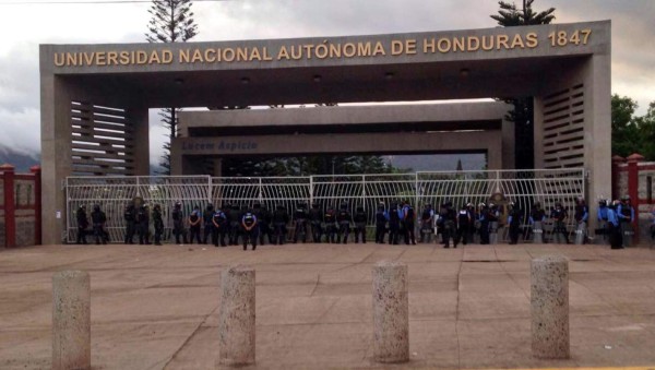 Capturan a 24 estudiantes que tenían tomada la Unah, tras desalojo