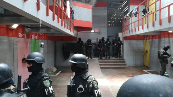 Blindan cárceles de máxima seguridad para evitar ingreso de armas y drogas