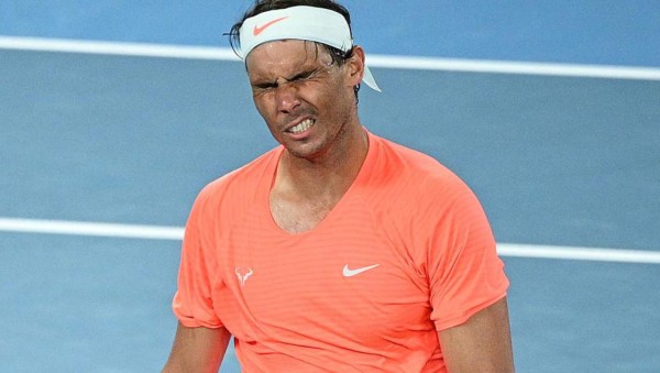 Nadal cae derrotado ante Tsitsipas y se despide del Abierto de Australia