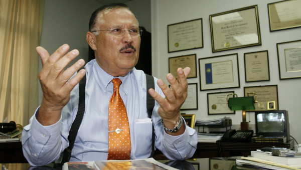 Condiciones de nuevo tramo de bonos son dañinas para Honduras: Hugo Noé Pino.