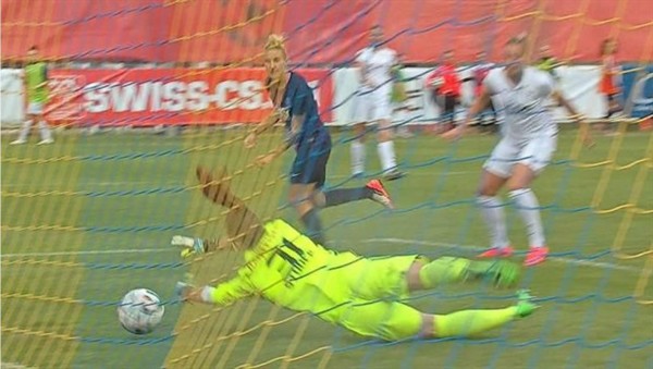 Futbolista alemana causa furor con sus golazos