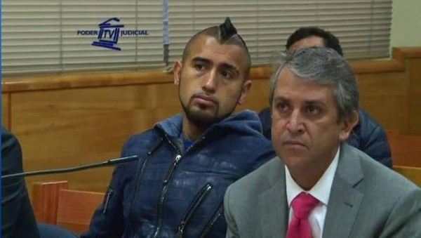 Arturo Vidal evita ir a juicio por conducir ebrio durante la Copa América