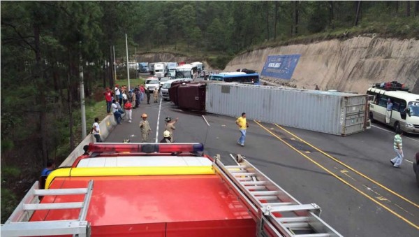 Rastra se accidenta en el kilómetro 40 de Comayagua