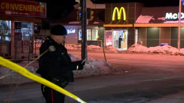 Dos muertos en tiroteo en la cola de un McDonald's en Canadá
