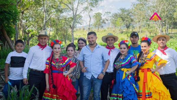 'Tengo un corazón”, el nuevo tema del hondureño Merlin Pineda al ritmo del folclor y punta merengue
