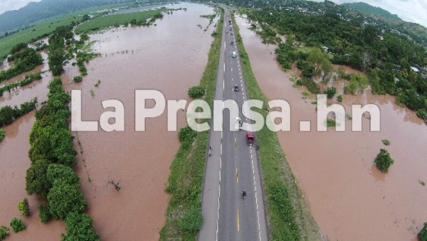 Lluvias dejan cinco muertos, decenas de damnificados y daños