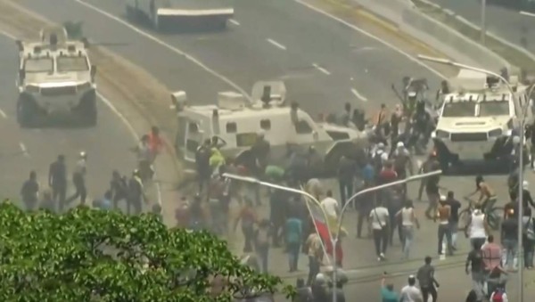 Ofensiva de Guaidó intenta deponer a Nicolás Maduro