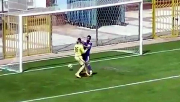 VIDEO: El autogol más ridículo de la historia del fútbol