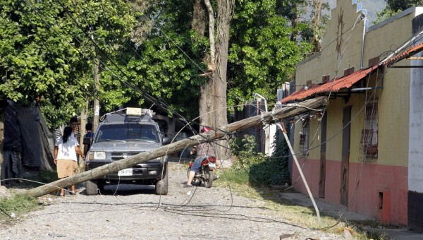 Vientos de 30 minutos dejaron graves daños
