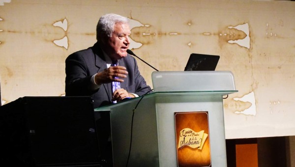 Conferencistas revelan los misterios del Manto Sagrado
