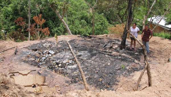 Hondureño quedó en la calle y sin sus hijos