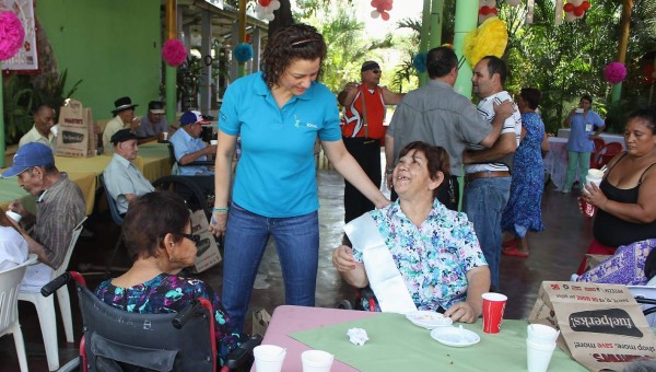 Familiares no visitan a ancianos en casa hogar