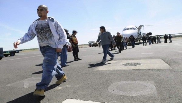 Baja número de inmigrantes deportados de Estados Unidos