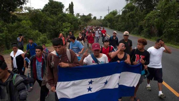 Segunda caravana de hondureños sale hacia EEUU