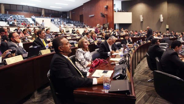 Congreso espera recibir contrato de Palmerola antes de ir a receso