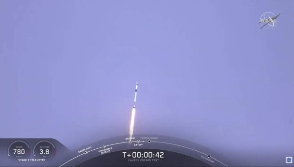 This NASA TV video frame grab shows SpaceX unmanned spacecraft after it launched to perform its in-flight abort test on January 19, 2020 at the Kennedy Space Center, Florida. - SpaceX on January 19, 2020 simulated its emergency abort system on an unmanned spacecraft, the last major test before it plans to send NASA astronauts to the International Space Station. The space company of entrepreneur Elon Musk, under contract with NASA, launched its Crew Dragon capsule from the Kennedy Space Center in Florida at 10:30 am (1530 GMT).This test will check the capsule's ability to reliably carry crew to safety in the event of an emergency on ascent. (Photo by Handout / NASA TV / AFP) / RESTRICTED TO EDITORIAL USE - MANDATORY CREDIT 'AFP PHOTO /NASA TV ' - NO MARKETING - NO ADVERTISING CAMPAIGNS - DISTRIBUTED AS A SERVICE TO CLIENTS