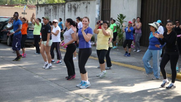 Tránsito recomienda a grupo de zumba no usar áreas públicas