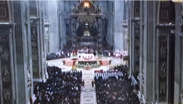 'No temas y confía en Jesús', dice Papa en misa de Navidad