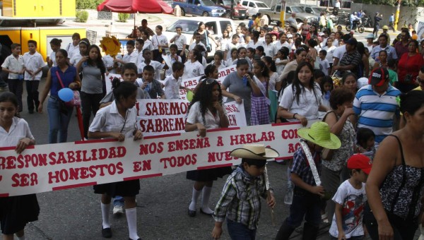 Con desfile cierra la 36 campaña infantil católica de San Pedro Sula