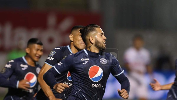 Motagua venció al Olimpia in extremis; los albos sufrieron tres expulsiones y Troglio perdió el control