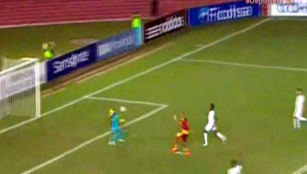 VIDEO: 'Buba' López se luce con un tapadón a Salomón Rondón
