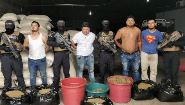 Armas y drogas hallan en presuntas bodegas de la MS-13 en San Pedro Sula