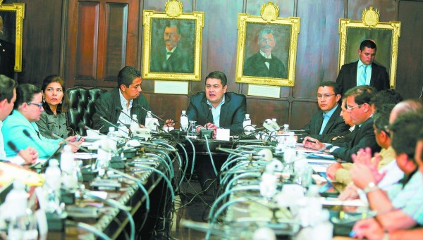 Hernández oficializará cambios en su gabinete esta semana