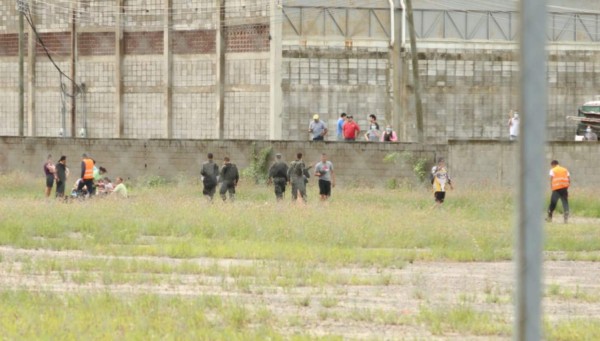 Damnificados son trasladados a predio de la 33 calle