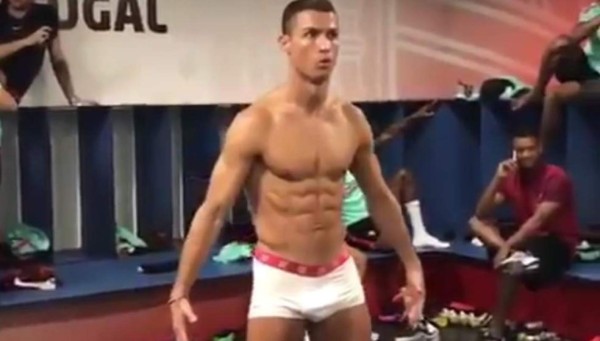 Cristiano Ronaldo se une a fenómeno viral en calzoncillos